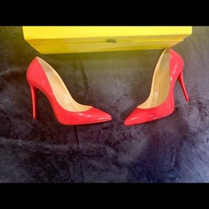 Previously loved Christian Louboutin Pump